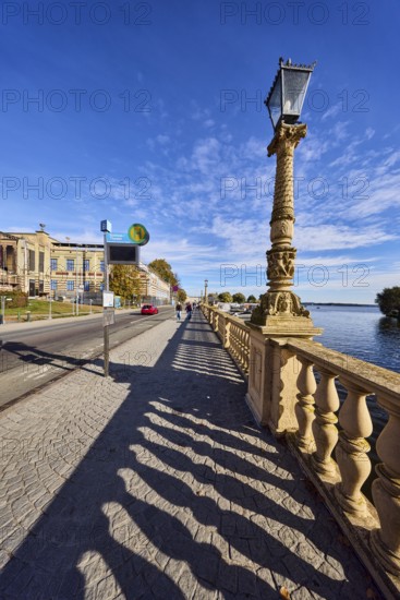 Bus stop Schwerin Castle - Theatre, Schwerin State Museum, renovation, art museum, lantern,