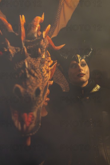Teufelin, woman with horns with dragon, fog, murmurs, winter, Waldburg Castle, Allgäu,