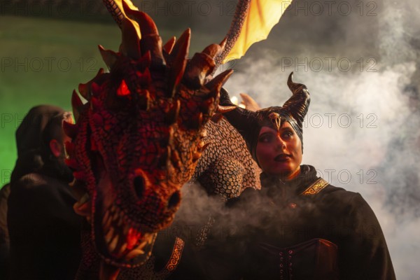 Teufelin, woman with horns with dragon, fog, murmurs, winter, Waldburg Castle, Allgäu,