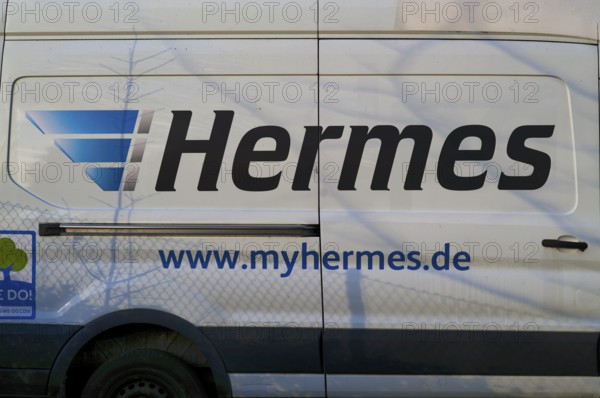 Hermes delivery vehicle, lettering, logo, delivery, parking, parking lot, Stuttgart,