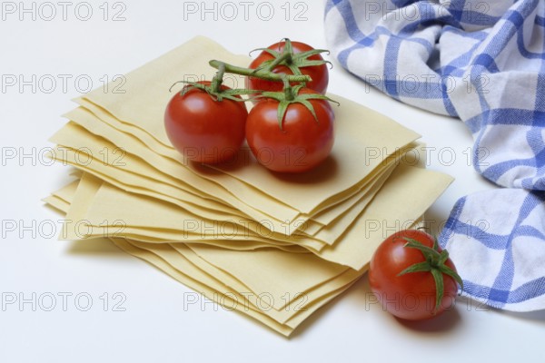 Lasagna, dried lasagna leaves with tomatoes