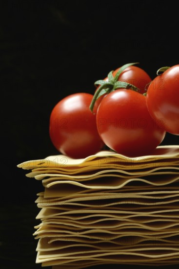 Lasagna leaves and tomatoes, pasta
