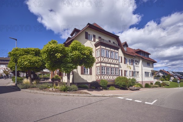 Gasthaus Lime tree, restaurant, hotel, house, general architecture, lantern, streets, pavement,