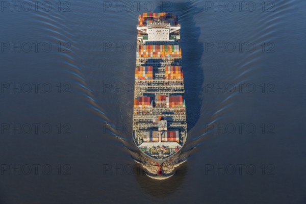 Container ship, Maersk Gibraltar, half full, low tide, Elbe, fairway, wave, Hamburg,