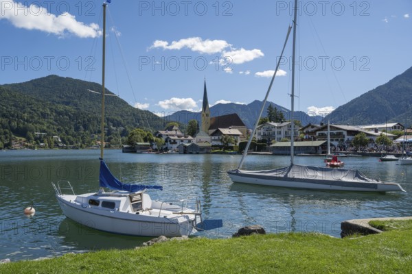 View from Malerwinkel of the village with parish church of St. Lawrence, two sailboats in the