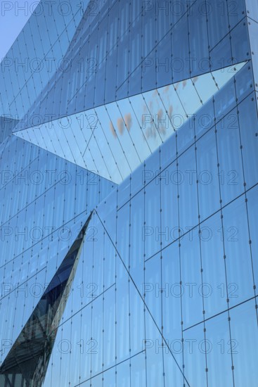 Glass façade of the Cube on Washington-Platz, Central Station, Berlin