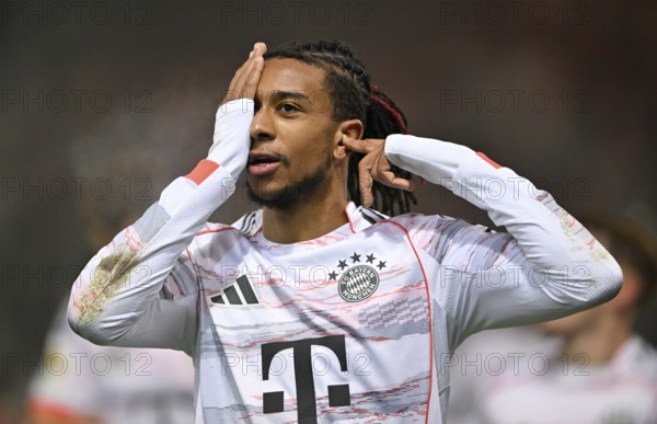 Goal celebration gesture Michael Olise FC Bayern Munich FCB (17) after surviving eye surgery, eye