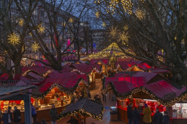 Christmas market on Holstenplatz in Kiel, city center, trees, shops, pedestrian zone, early