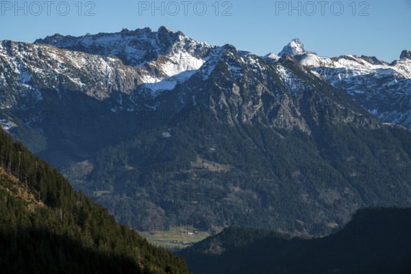 View from the high-altitude hiking trail from Bolsterlanger Horn to Riedberger Horn, snow-capped