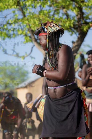 Traditional dance, brightly decorated woman of the Hakaona tribe, also Havakona or Hakawona, near