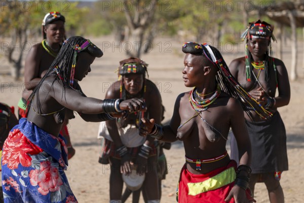 Traditional dance, brightly decorated woman of the Hakaona tribe, also Havakona or Hakawona, near