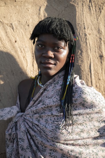 Portrait, brightly decorated woman of the Hakaona tribe, also Havakona or Hakawona, near Opuwo,