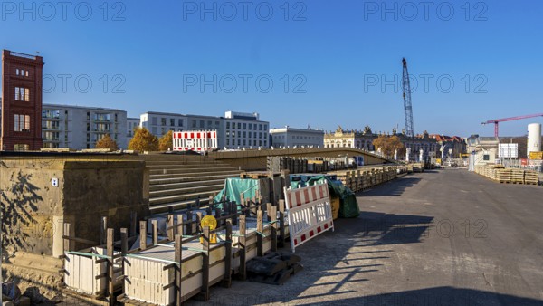 Permanent construction site, the Einheitsseesaw construction project in front of the Humboldt