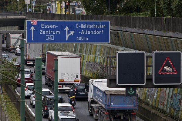 Traffic on the A 40 motorway, infrastructure, Essen, Ruhr area, North Rhine-Westphalia, Germany