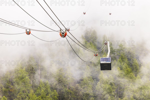 Gondola and cable car line in fog, cable car from Grimentz to the Espace Weisshorn summit station,