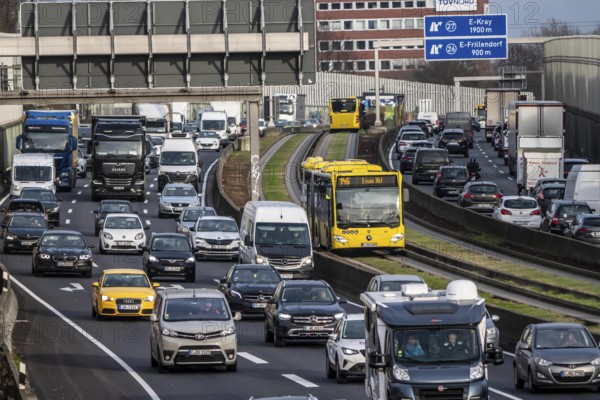 Heavy traffic on the A40 motorway, Ruhrschnellweg, height of the Essen-Ost motorway junction,