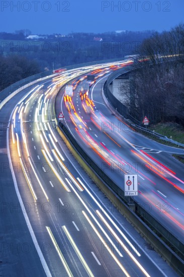 Evening traffic on the A52 motorway, between Düsseldorf and Essen, at the Ruhr Valley Bridge,