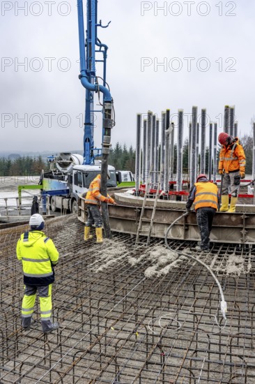 Concreting, concreting the foundation of a wind turbine, more than 600 cubic meters of concrete