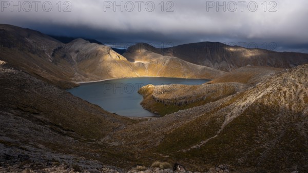 View to Upper Tama Lake, Tama Lake Walk (Tama Lakes Track), evening light, golden hour, Tongariro