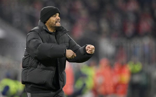 Coach coach Vincent Kompany FC Bayern Munich FCB on the sidelines Gestik Gesture Allianz Arena,