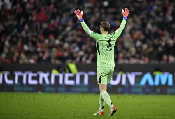 Goalkeeper Manuel Neuer FC Bayern Munich FCB (01) gesture gesture from behind Allianz Arena,