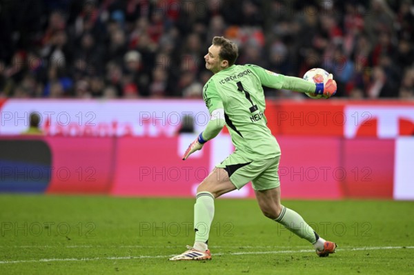 Goalkeeper Manuel Neuer FC Bayern Munich FCB (01) action throw off Allianz Arena, Munich, Bayern,