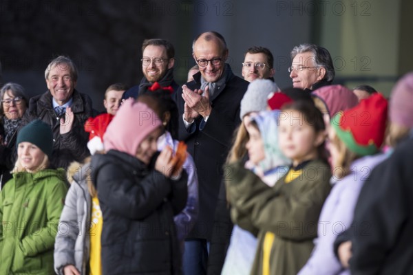 Friedrich Merz (CDU, Federal Chancellor of the Federal Republic of Germany) behind the Vocal Hero