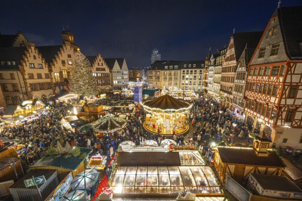 With the lighting on the Mrs. Holle Christmas tree, a 30-meter high Nordmann fir tree, the
