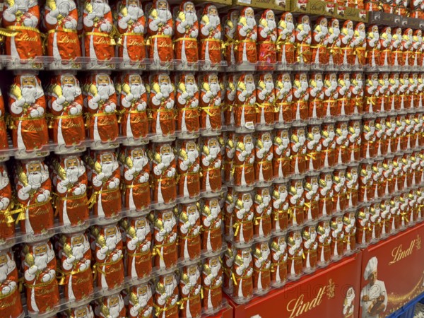Display on the shelf of chocolate Santa Claus chocolate Santa Claus Santa Claus Santa Claus Santa