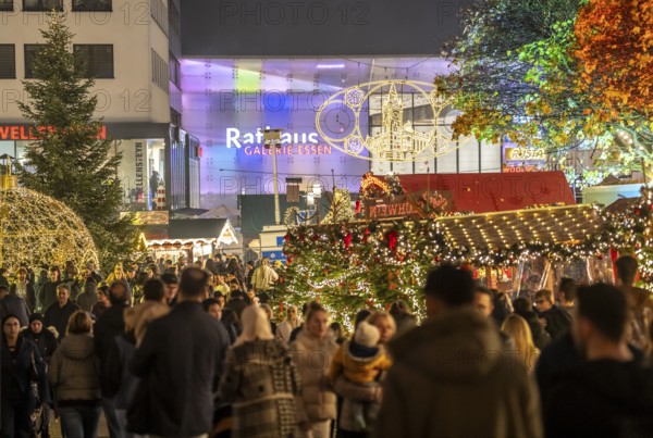 Christmas market in Essen, restaurant, in front of the town hall gallery shopping center, Porsche