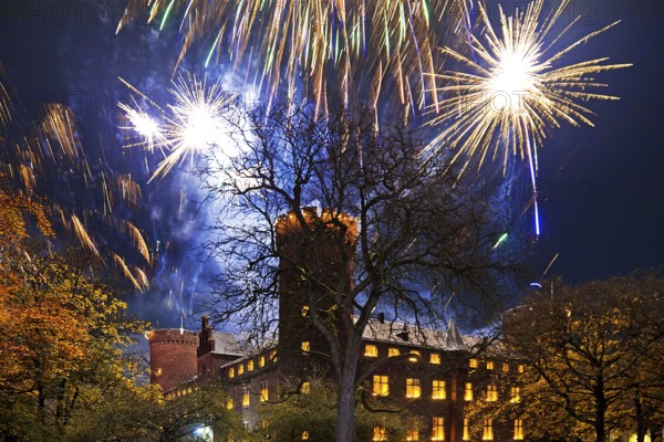 Big fireworks from the towers of Kurcölnischer Castle to Martin's procession in the evening, Old