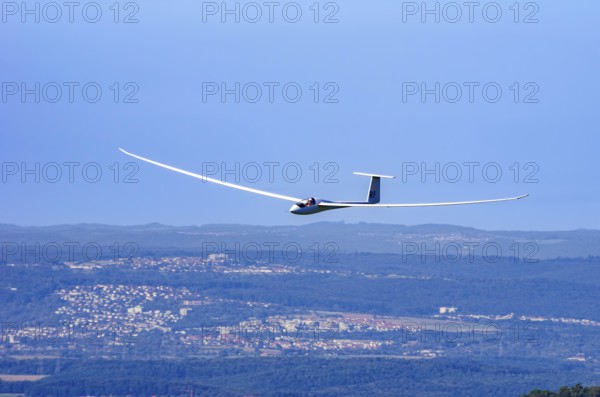 A Schempp-Hirth Nimbus 4M motor glider, D-KAOL registration, during a screening as part of an air