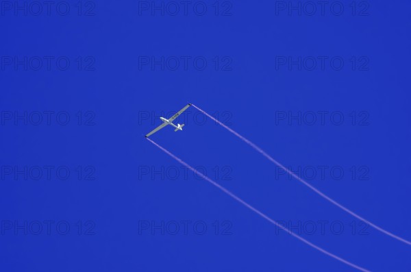 An SZD-59-1 ACRO glider, registration D-1138, during a demonstration as part of an air show at the