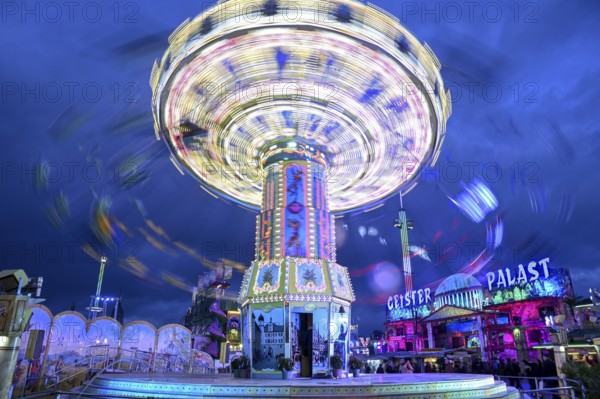 Chain carousel, blue hour, blue hour, Oktoberfest, Munich, Bavaria, Germany