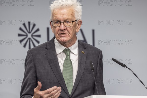 Winfried Kretschmann (Greens), Minister-President of Baden-Württemberg. portrait at the lectern