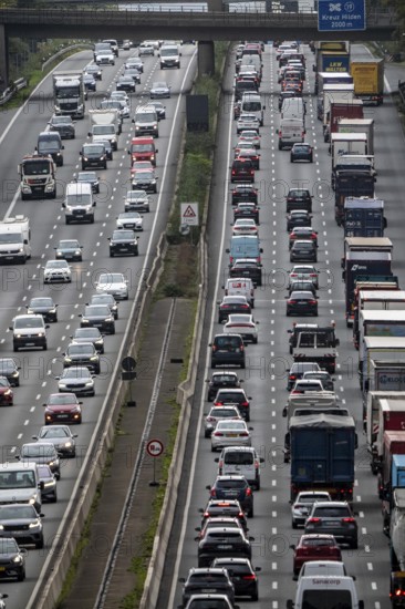 Traffic jam on the A3 motorway between the Hilden junction and the Mettmann junction, view to the