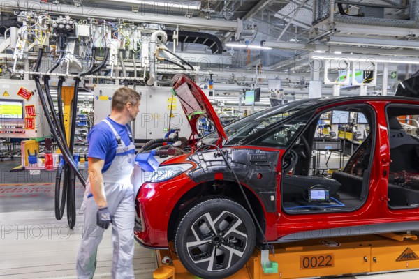 Electric car production in the assembly halls of VW in Zwickau, Zwickau, Saxony, Germany