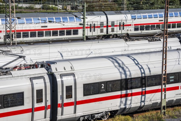 ICE trains on the railway line, IC, Intercity train, north of Düsseldorf main station, North