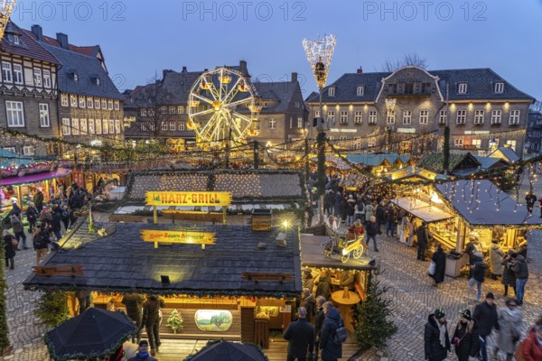 Christmas market in the old town centre of Goslar at dusk, Lower Saxony, Germany