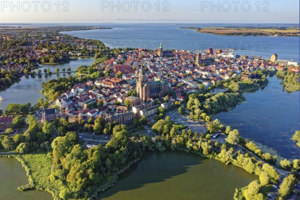 Aerial view, on the left Knieperteich with fountain, below Kleiner Frankenteich, on the left