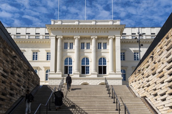Conversion of the listed building of the former Federal Railway Directorate into an administration