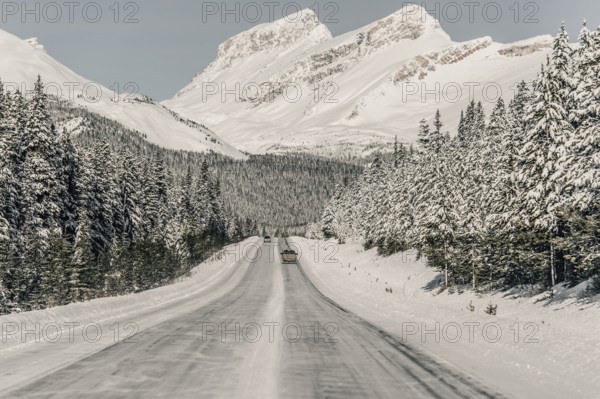 Winter road trip on the Icefields Parkway with lots of snow and ice, Banff National Park, Jasper