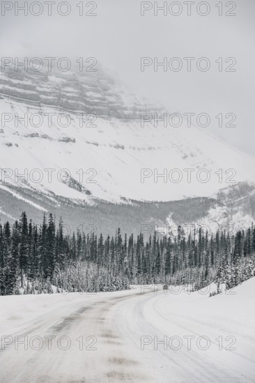 Winter road trip on the Icefields Parkway with lots of snow and ice, Banff National Park, Jasper
