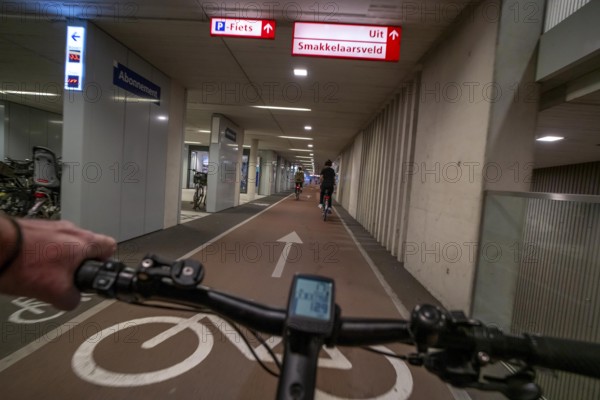 Ride your bike into and out of the bicycle car park at Utrecht Centraal station, Stationsplein,