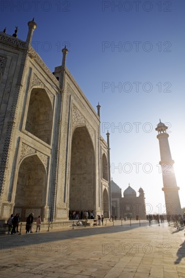 Taj Mahal or Taj Mahal in the morning light, mausoleum, Agra, Uttar Pradesh, India