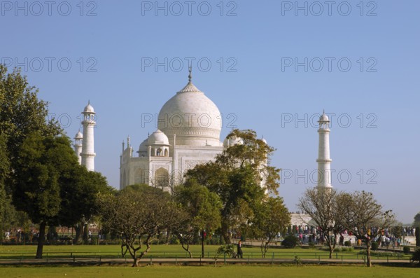 Taj Mahal or Taj Mahal, mausoleum, with Persian garden, Agra, Uttar Pradesh, India