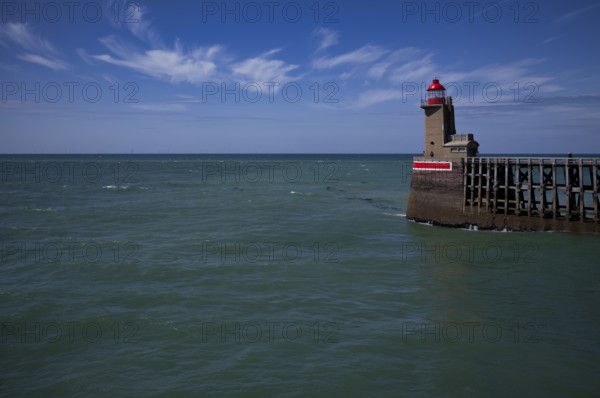 Sea, lighthouse Feu de la jetée Sud, lighthouse, red, harbour entrance, pier, Fécamp, Normandy,