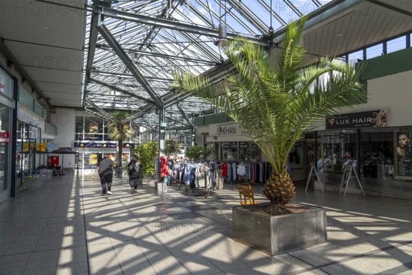 Shopping mall Die Luminaden, in the city centre of Leverkusen, older shopping centre from 1972,