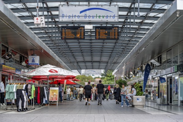 Europaring, B8 shopping centre Rialto Boulevard Leverkusen Mitte, shops, restaurants on the bridge