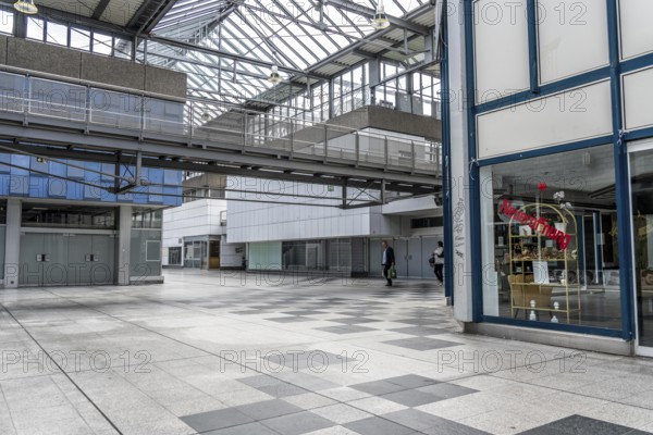 City C shopping centre, City Center, in the city centre of Leverkusen, older shopping centre from